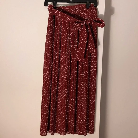 HOT Red Polka Dot Skirt Zara Zara Skirts Zara Polka Dot Midi Skirt